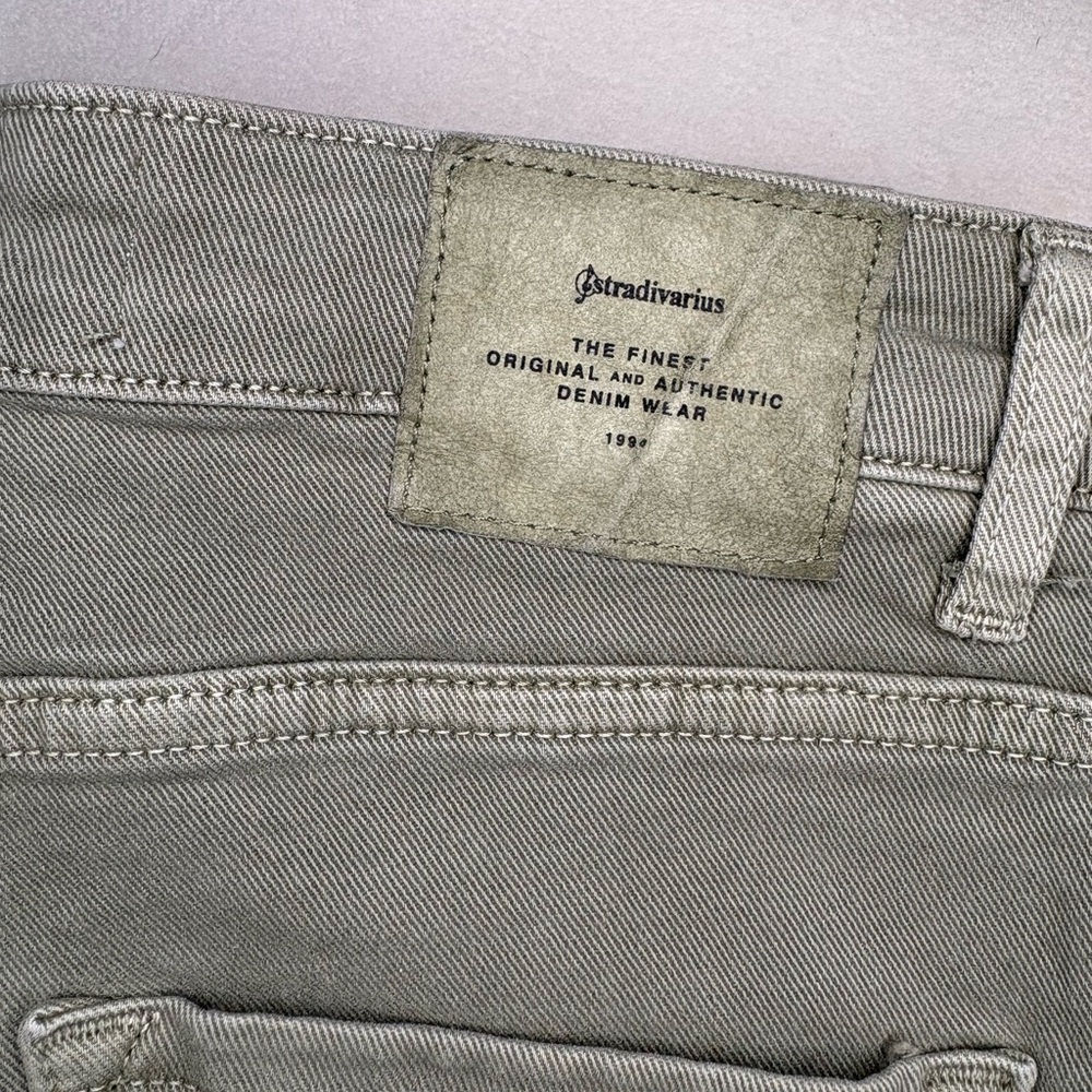 Stradivarius Petite slim mom jean with stretch in Olive! - Picture 9 of 14
